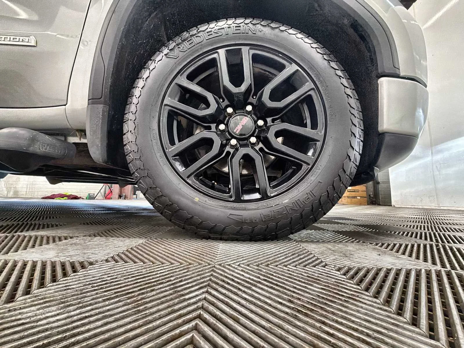 Used 2019 Quicksilver Metallic GMC Elevation image 18