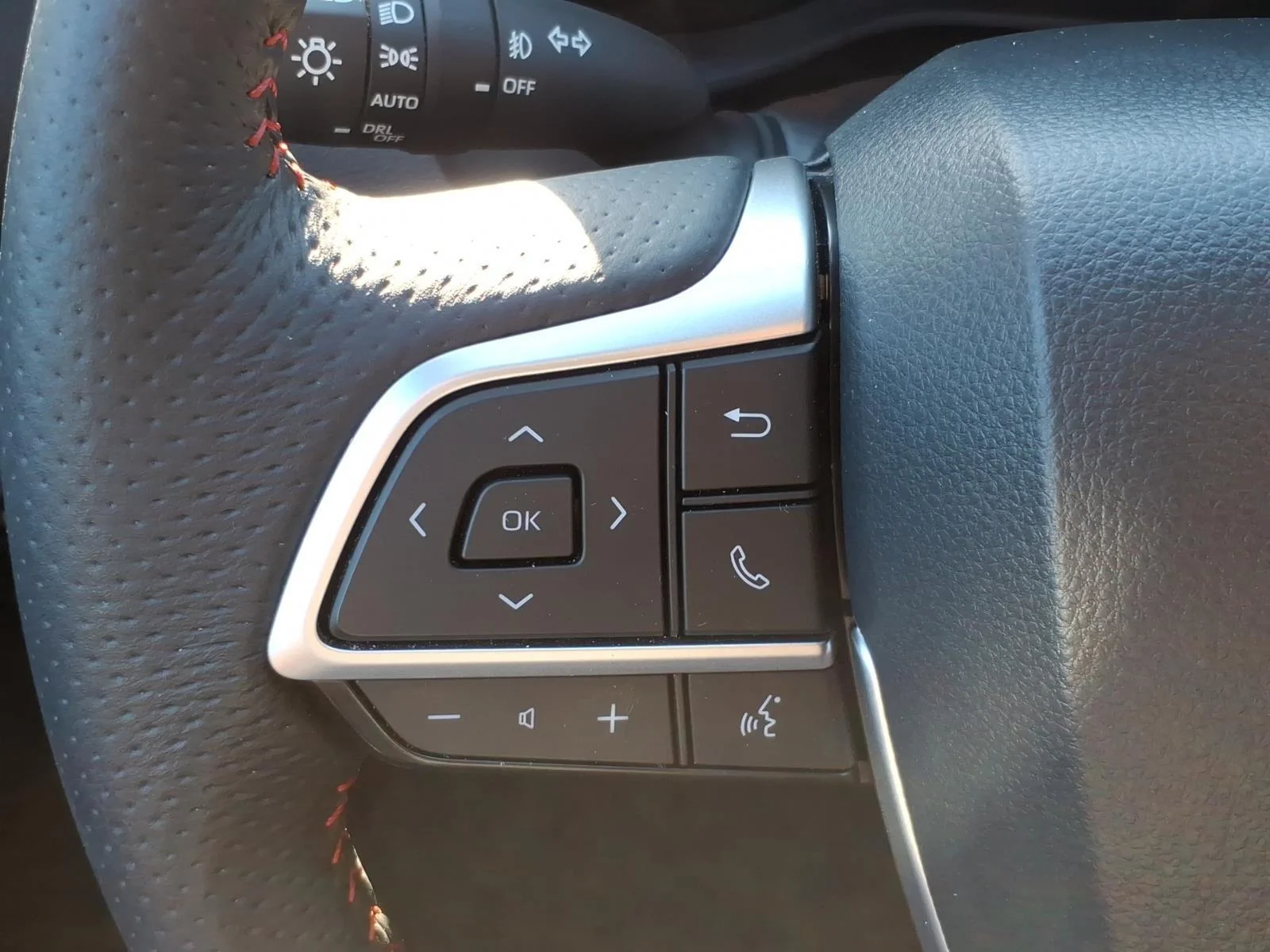 Used 2025 Cement Toyota XSE image 15