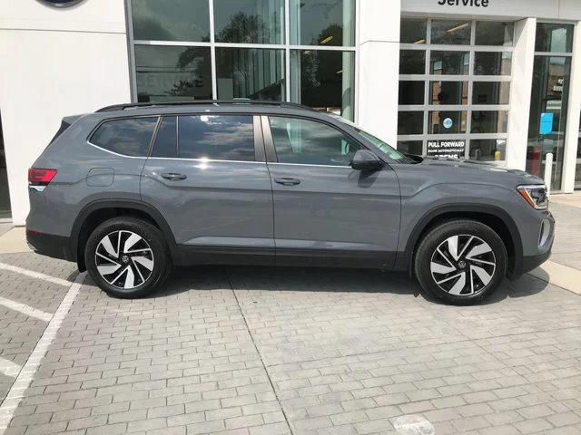 New 2026 Pure Gray Volkswagen 2.0T SE w/Technology image 9