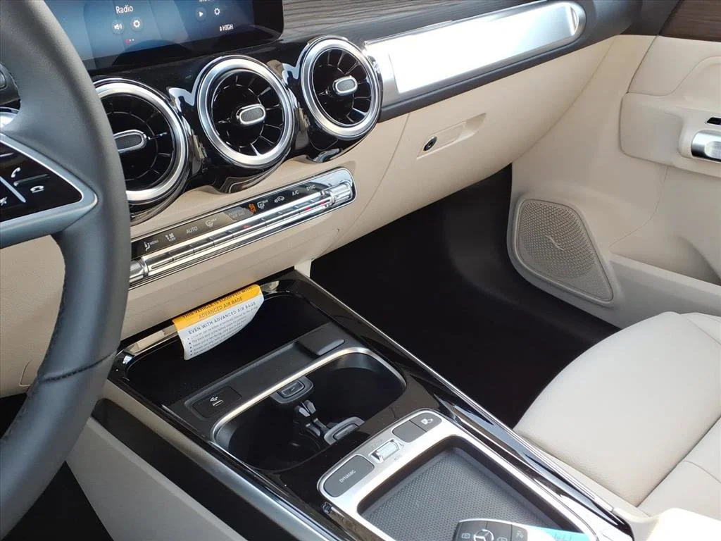 New 2026 Polar White Mercedes-Benz GLB 250 image 46