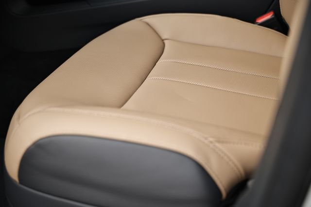 New 2026 Fuji White Land Rover Dynamic SE image 28