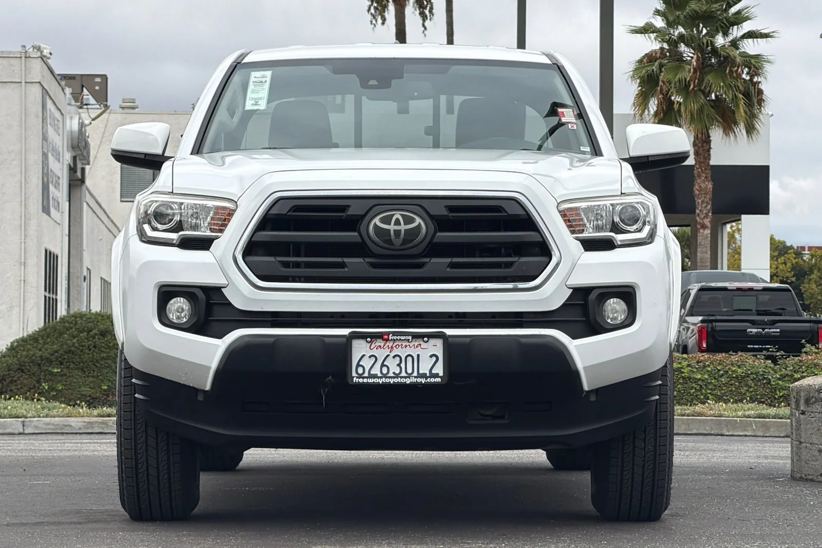 Used 2018 White Toyota SR5 image 10