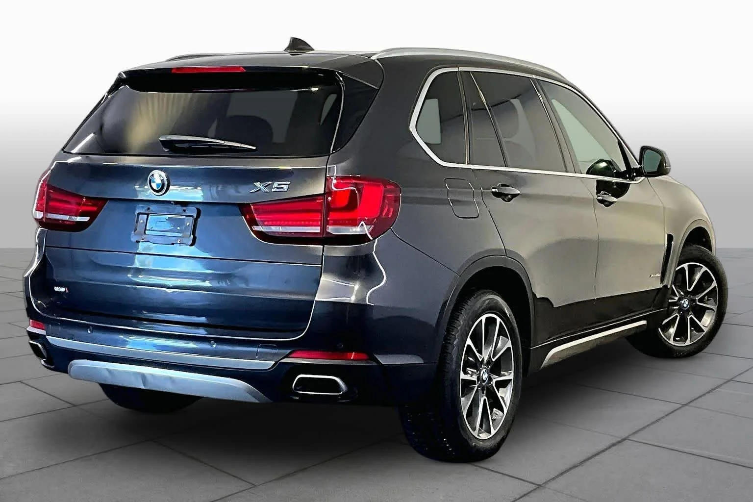 Used 2017 Dark Graphite Metallic BMW xDrive40e iPerformance image 13
