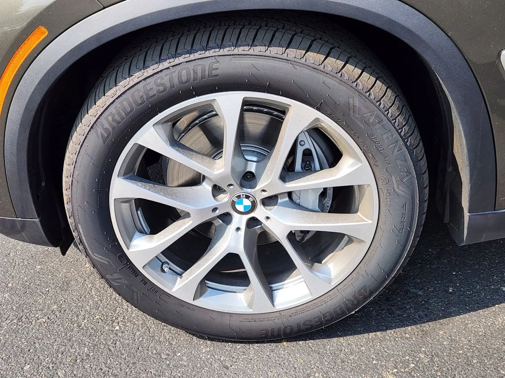 New 2026 Manhattan Green Metallic BMW xDrive40i image 7