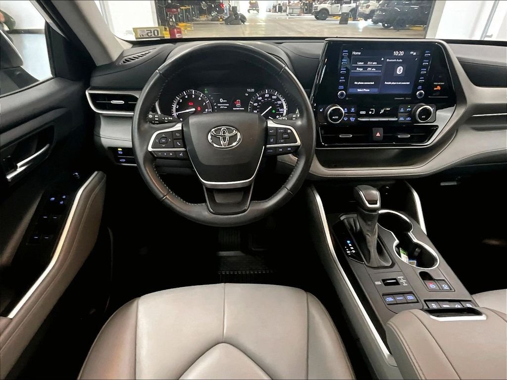 Used 2022 Pearl Toyota XLE image 18