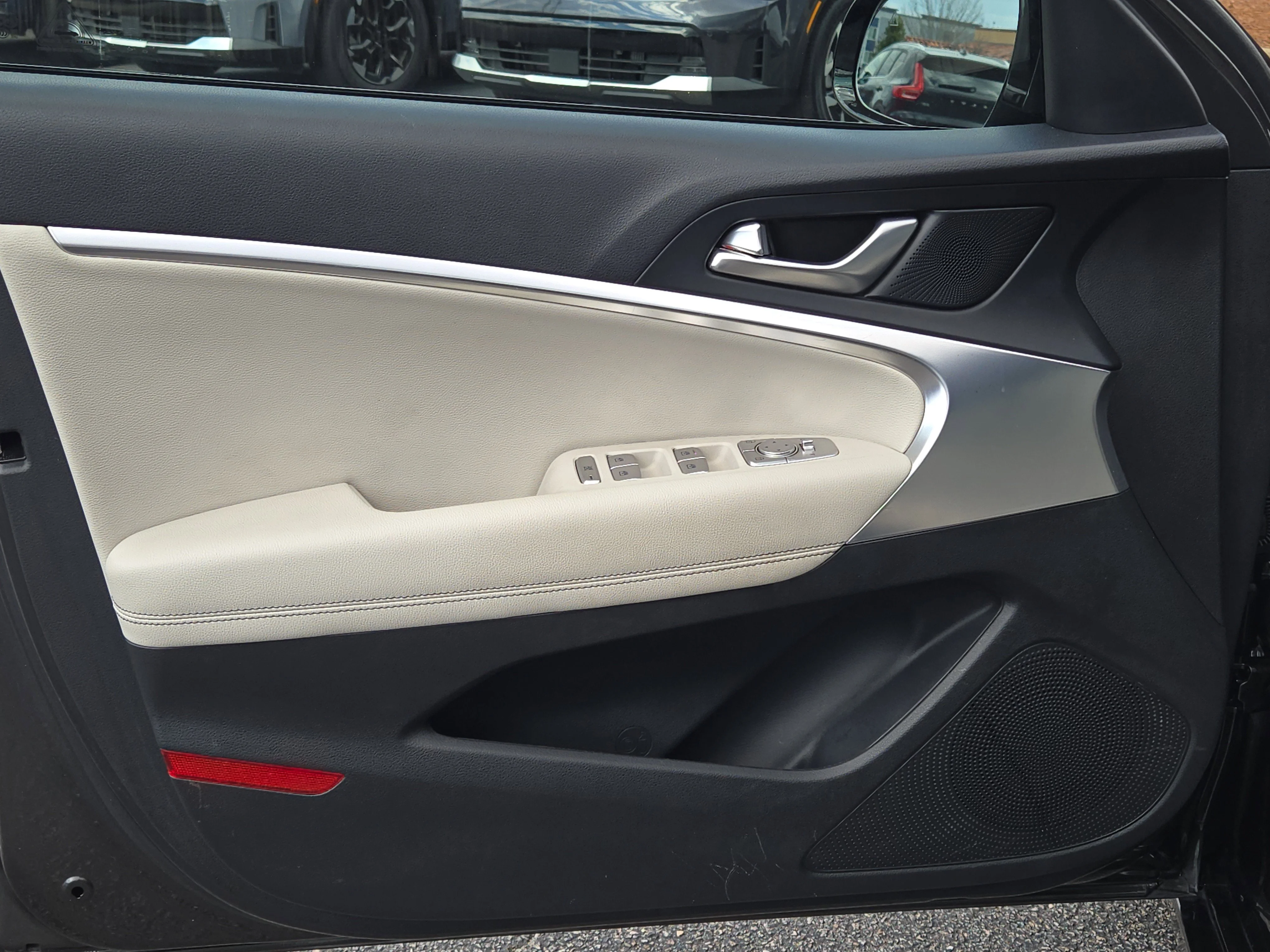 2025 GENESIS G70 Standard - Photo 19