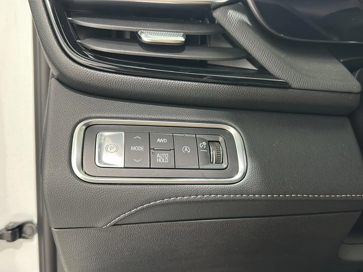 Used 2026 Summit White Buick Preferred image 17