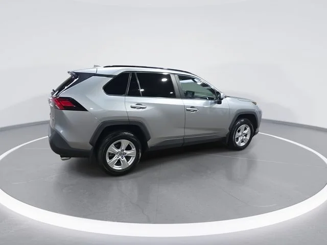 Used 2019 Silver Toyota XLE image 8