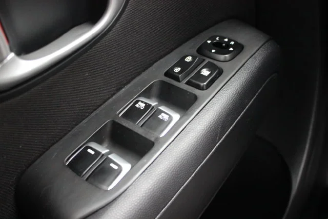 Used 2018 Green Kia Plus image 16