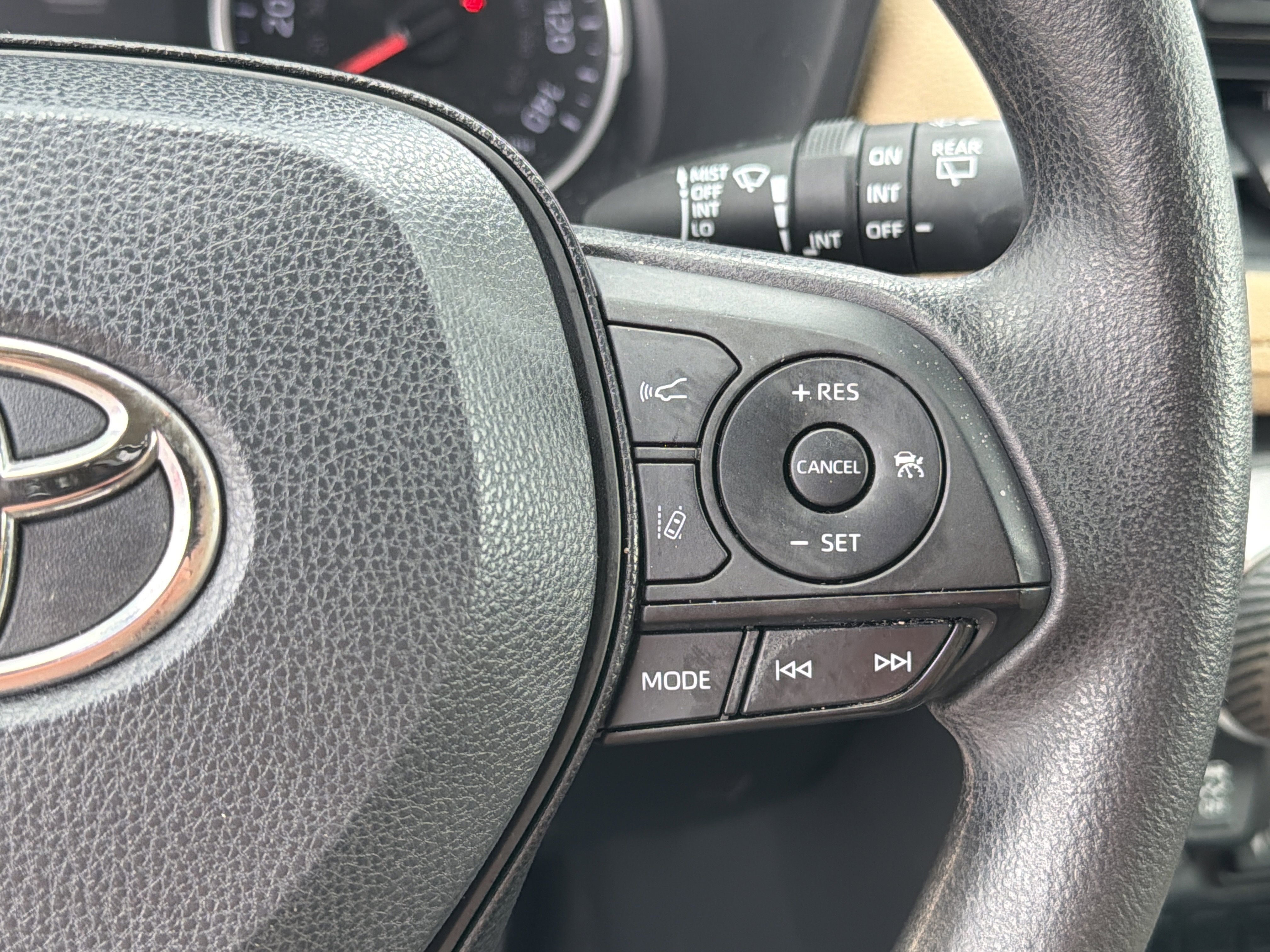 Used 2019 Super White Toyota XLE image 28