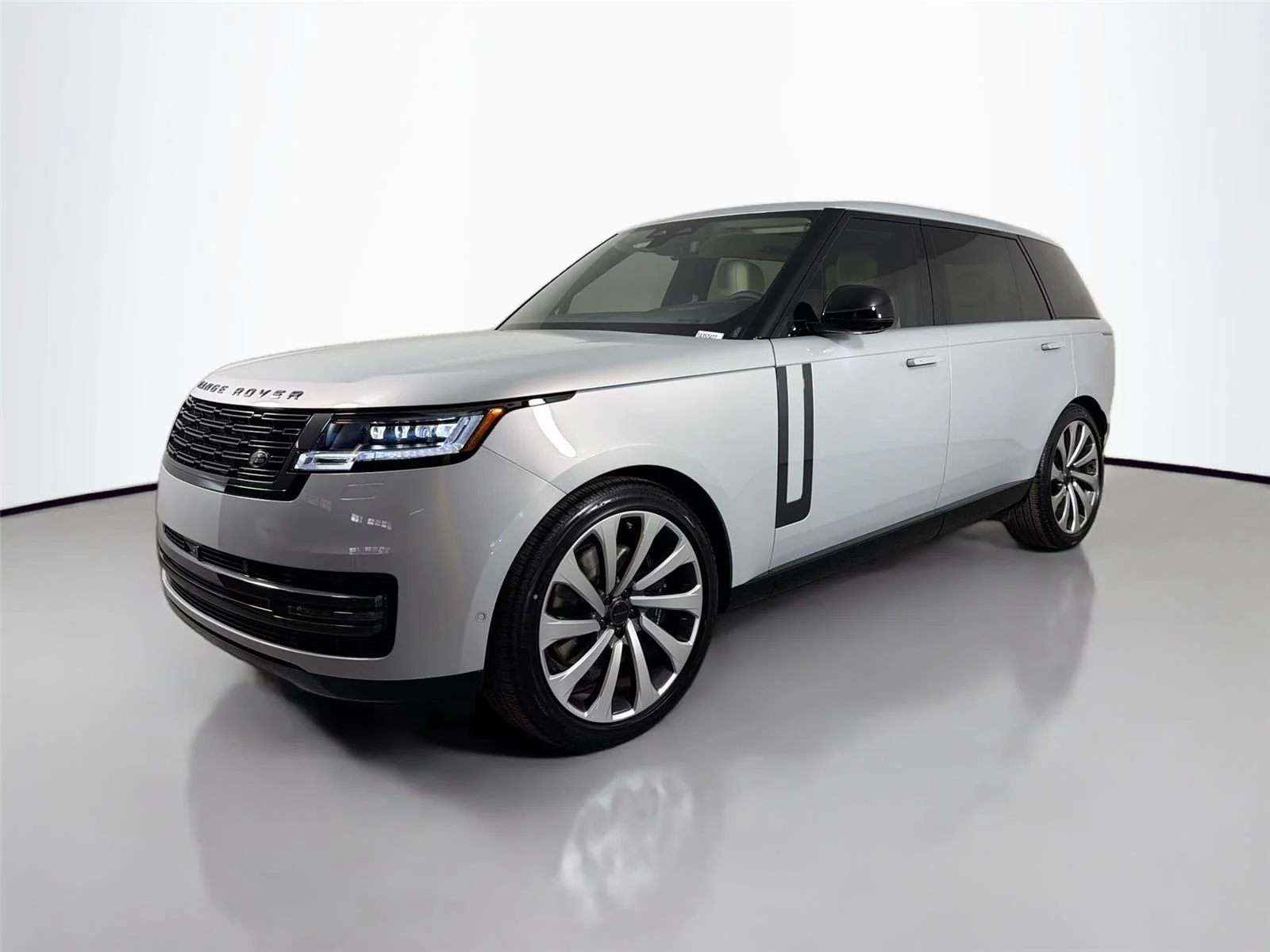 2026 Land Rover Range Rover 4.4 SE LWB 7's photo
