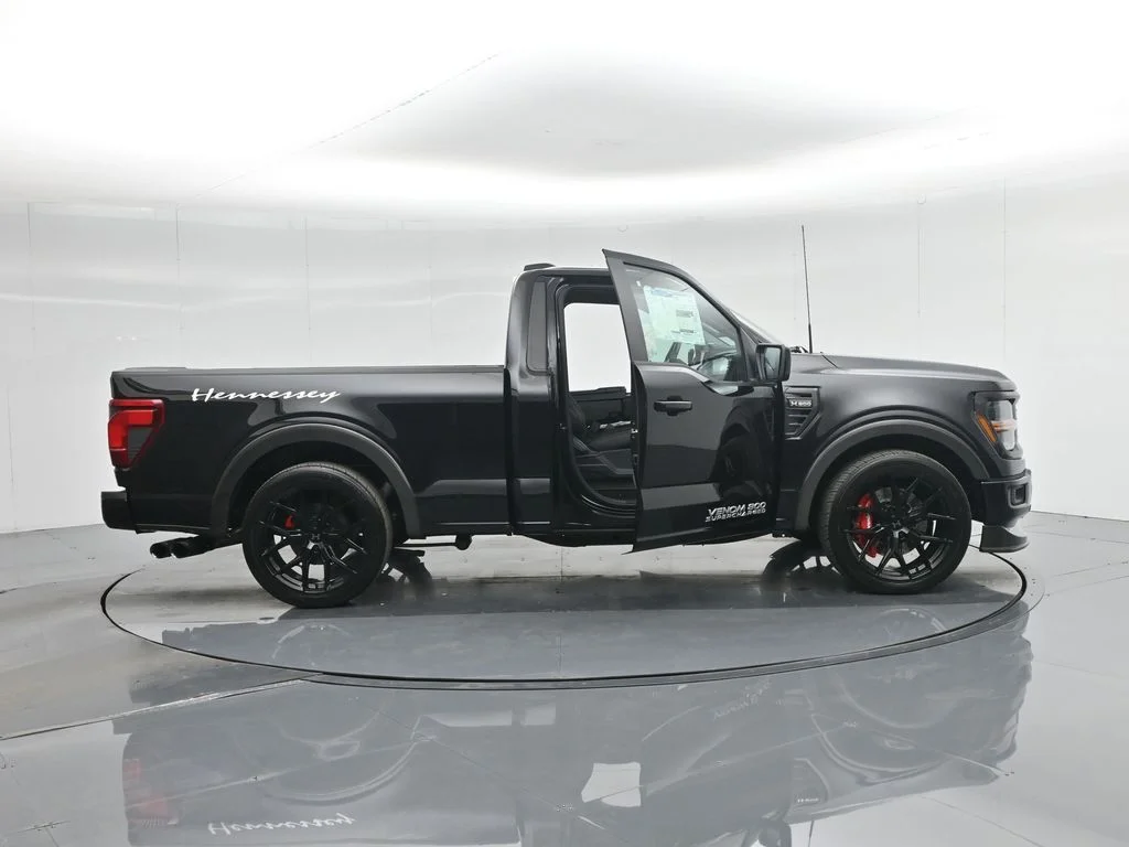New 2025 Black Ford XL image 4