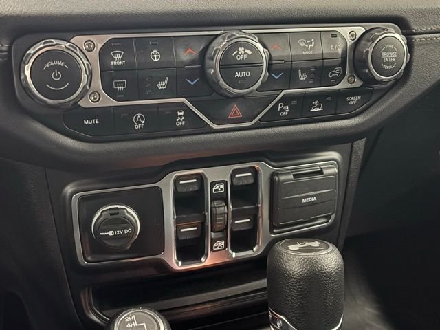 Used 2024 White Jeep Sahara image 27