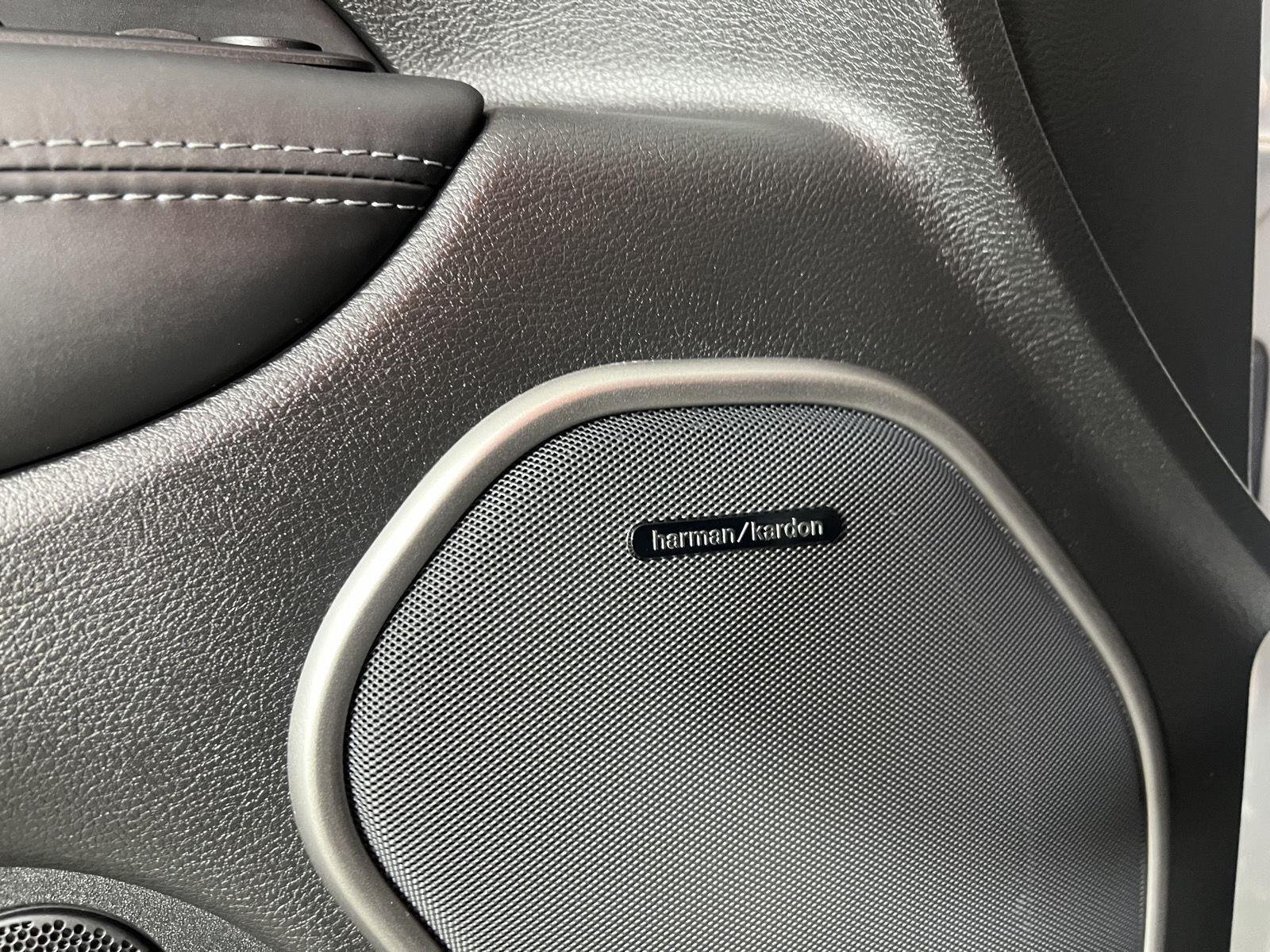 Used 2019 Ivory 3-Coat Jeep Overland image 24