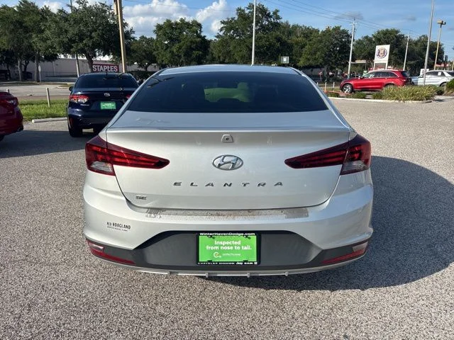 Used 2019 Silver Hyundai SE image 4
