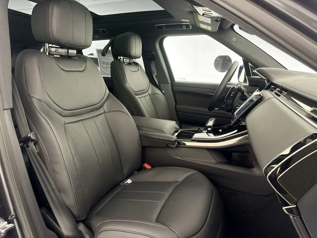 New 2026 Carpathian Grey Land Rover Dynamic SE image 30