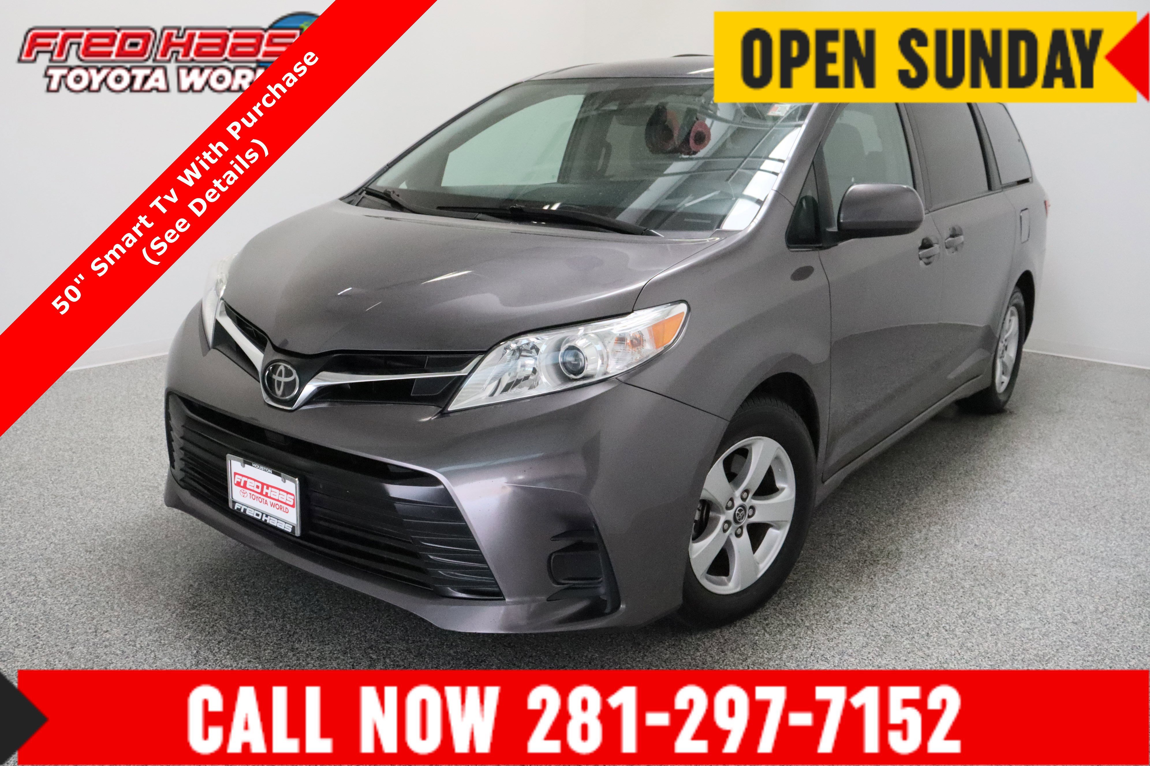 2018 Toyota Sienna LE V6 8-Passenger's photo