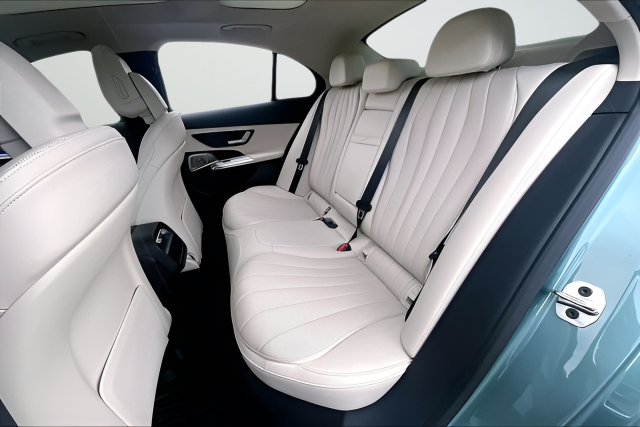 2026 Mercedes-Benz E-Class E350 - Photo 18
