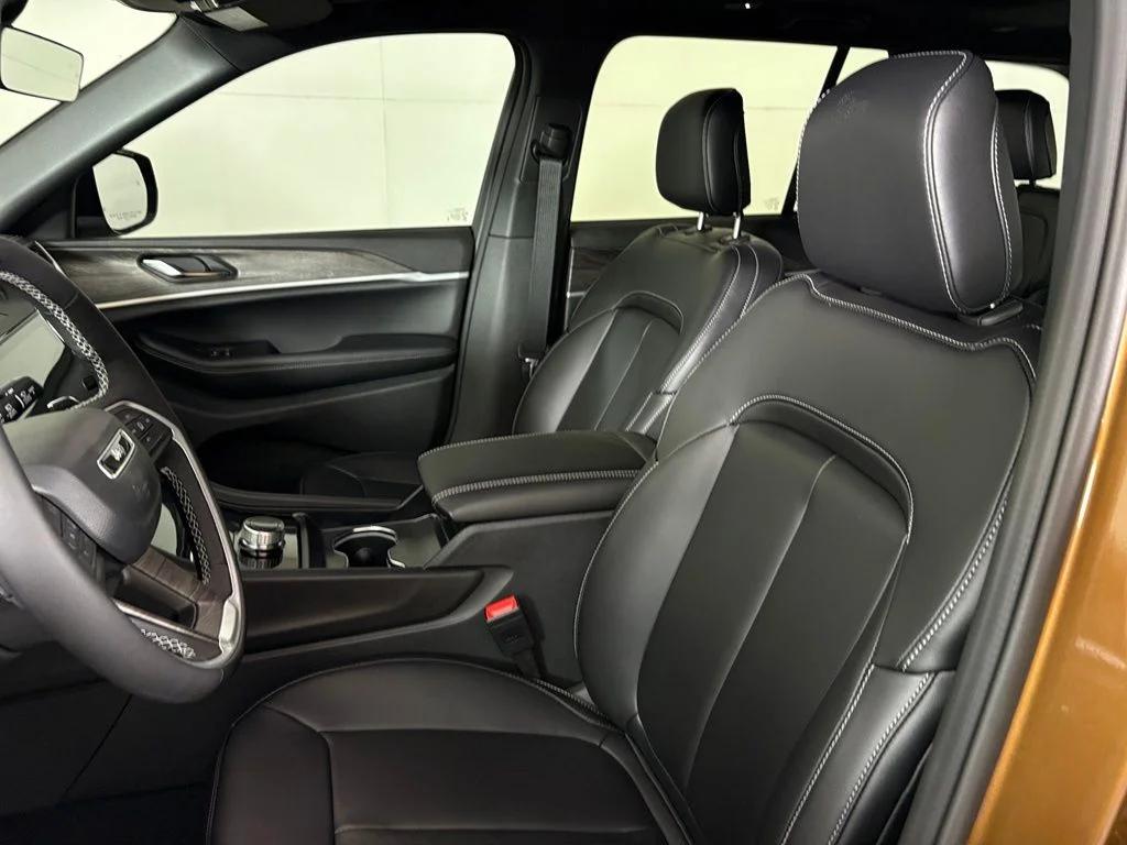 New 2027 Brown Jeep Limited image 19