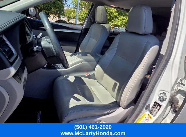 Used 2018 Blizzard Pearl Toyota XLE image 7