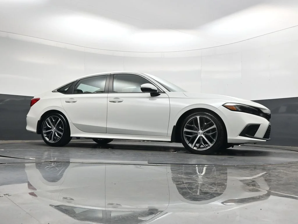 Used 2023 Platinum White Pearl Honda Touring image 29