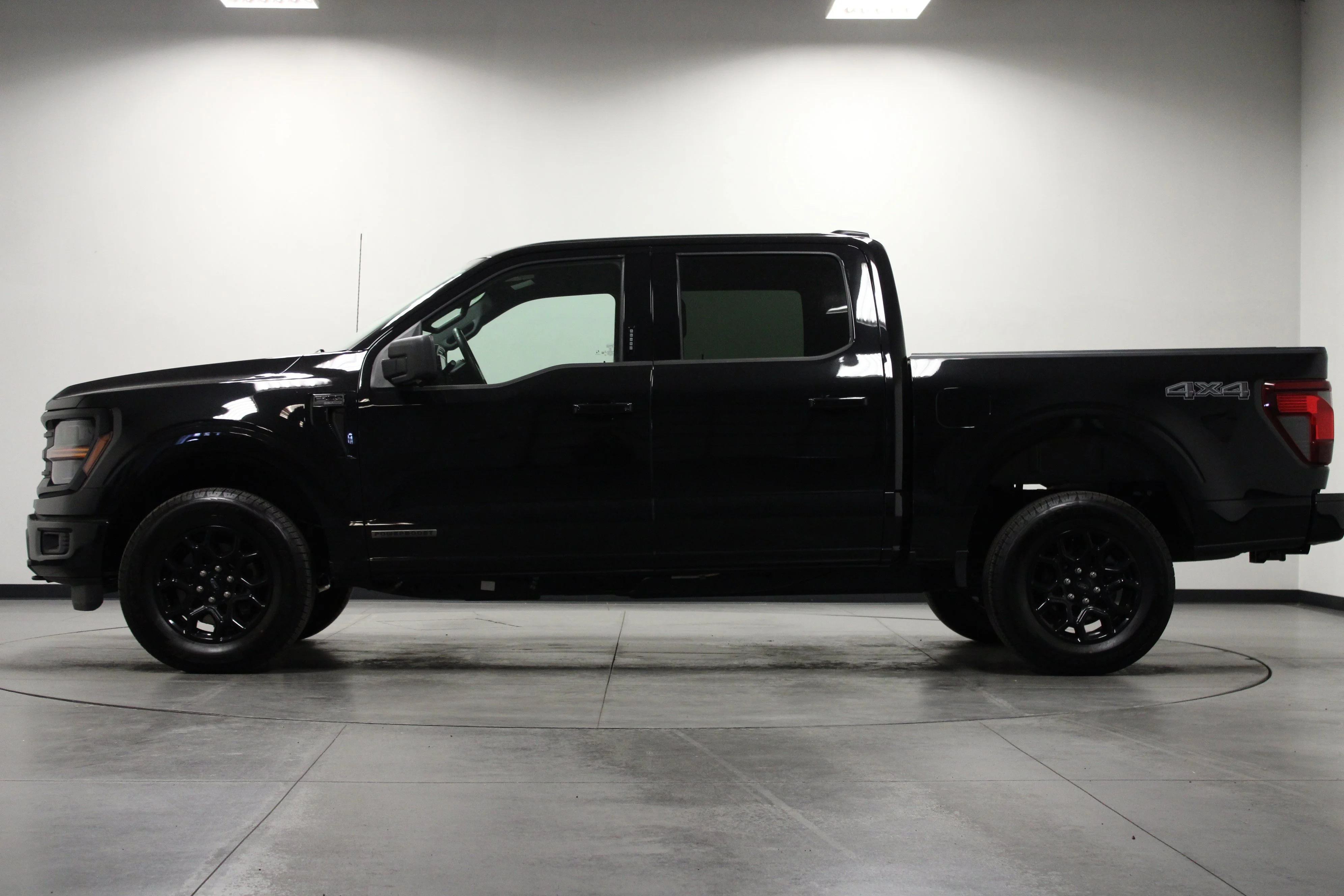 Used 2024 Agate Black Metallic Ford XLT image 7