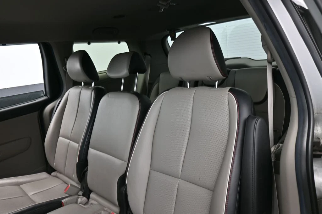 Used 2021 Silky Silver Kia EX image 31