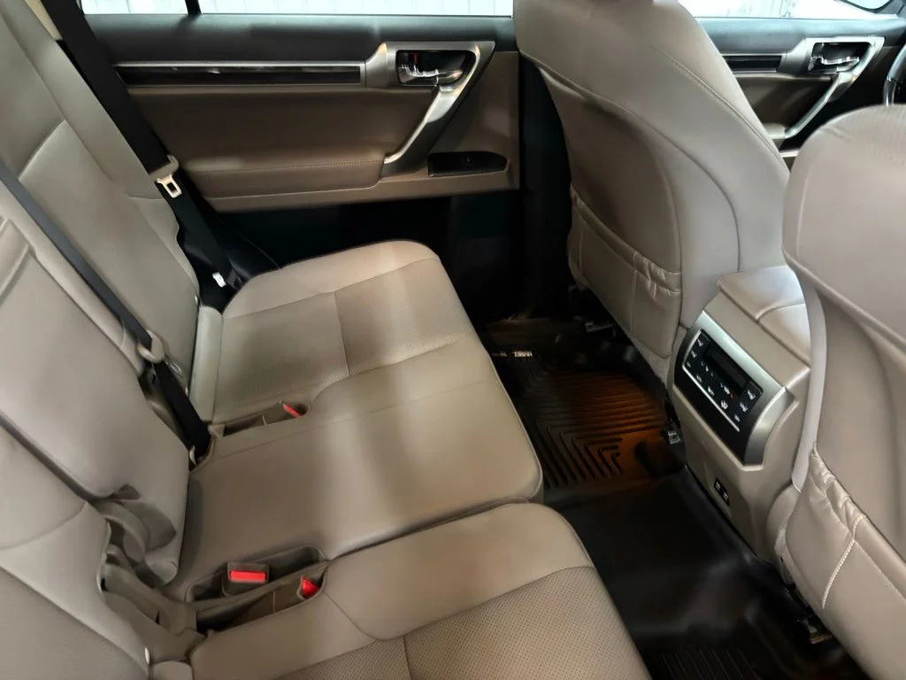 Used 2023 White Lexus 460 image 20