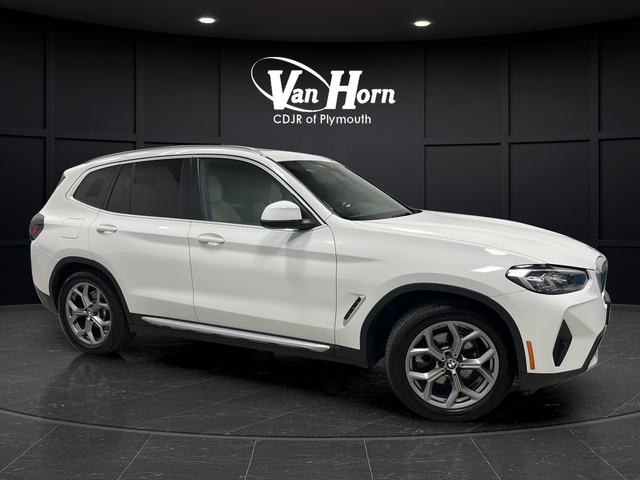 Used 2022 Alpine White BMW xDrive30i image 1
