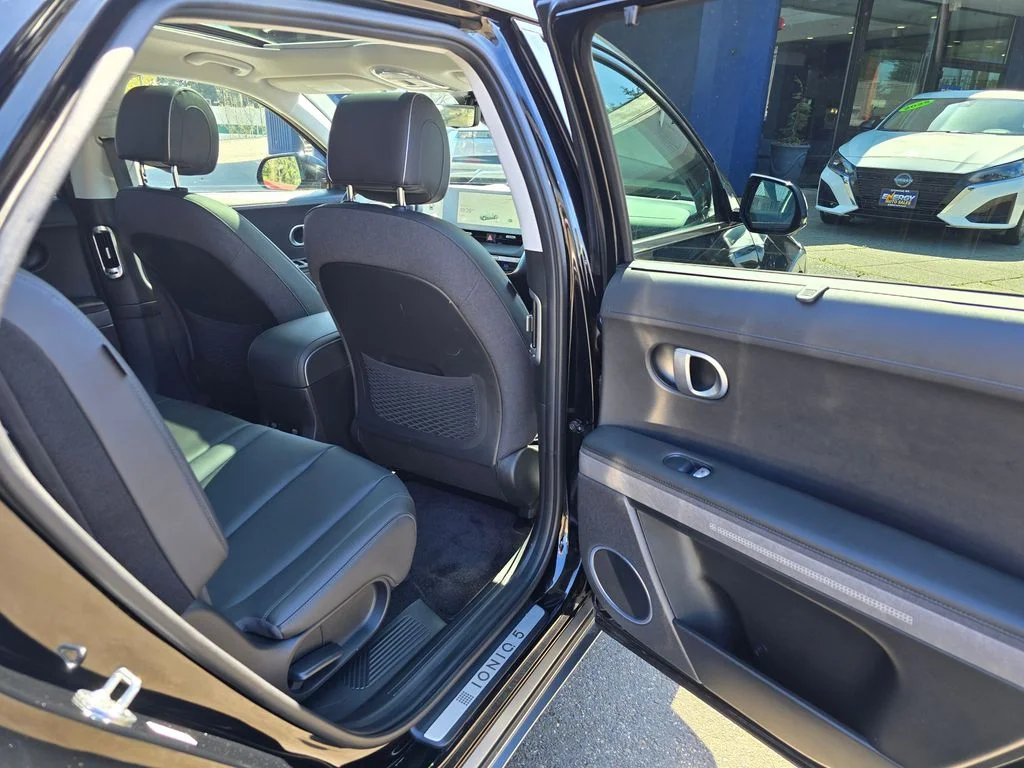 Used 2024 Black Hyundai Limited image 13