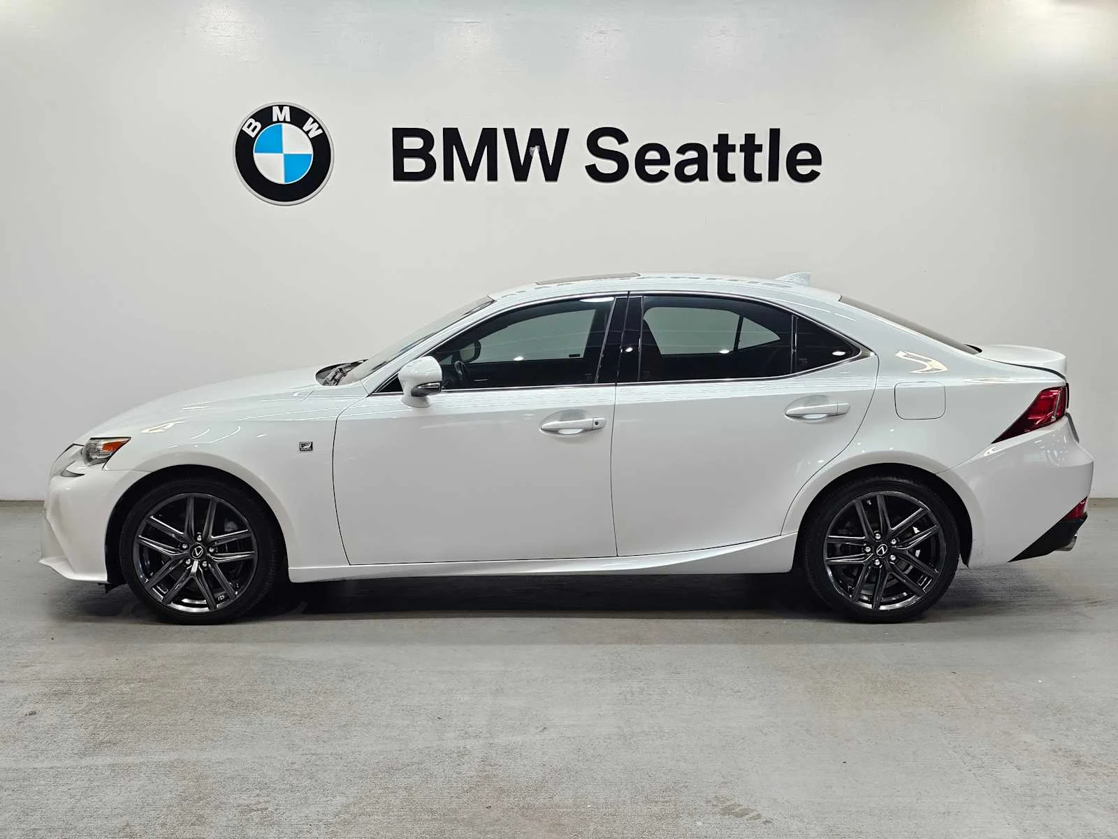 Used 2015 Ultra White Lexus 350 image 3