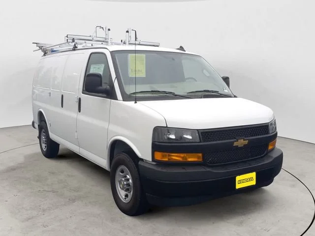 New 2025 Summit White Chevrolet WT image 7