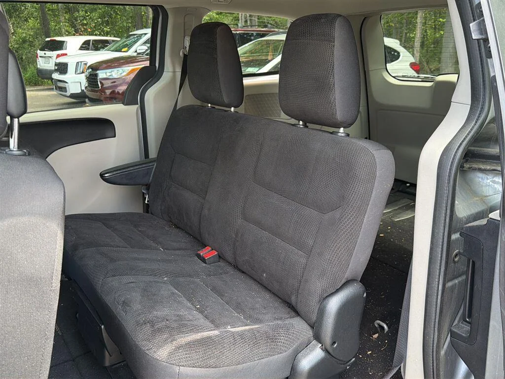 Used 2017 Billet Clearcoat Dodge SE image 15