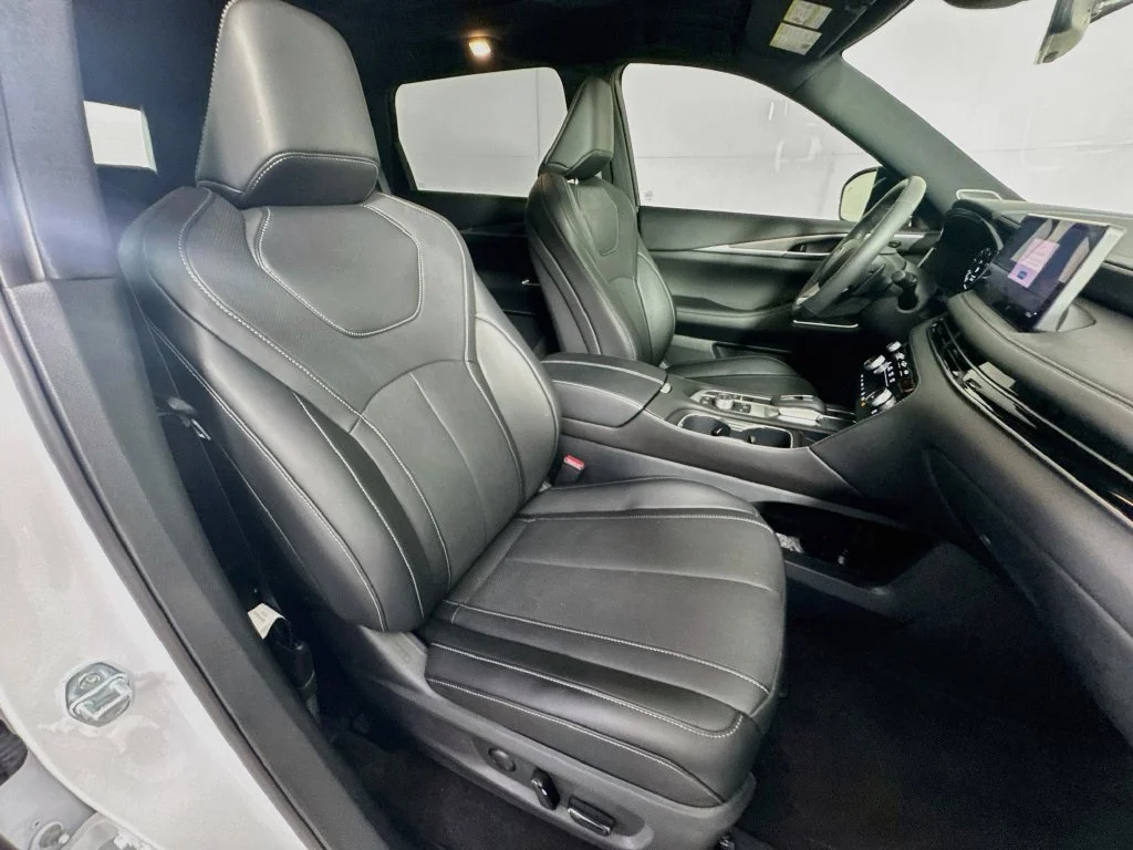 Certified Used 2027 White INFINITI SPORT image 40