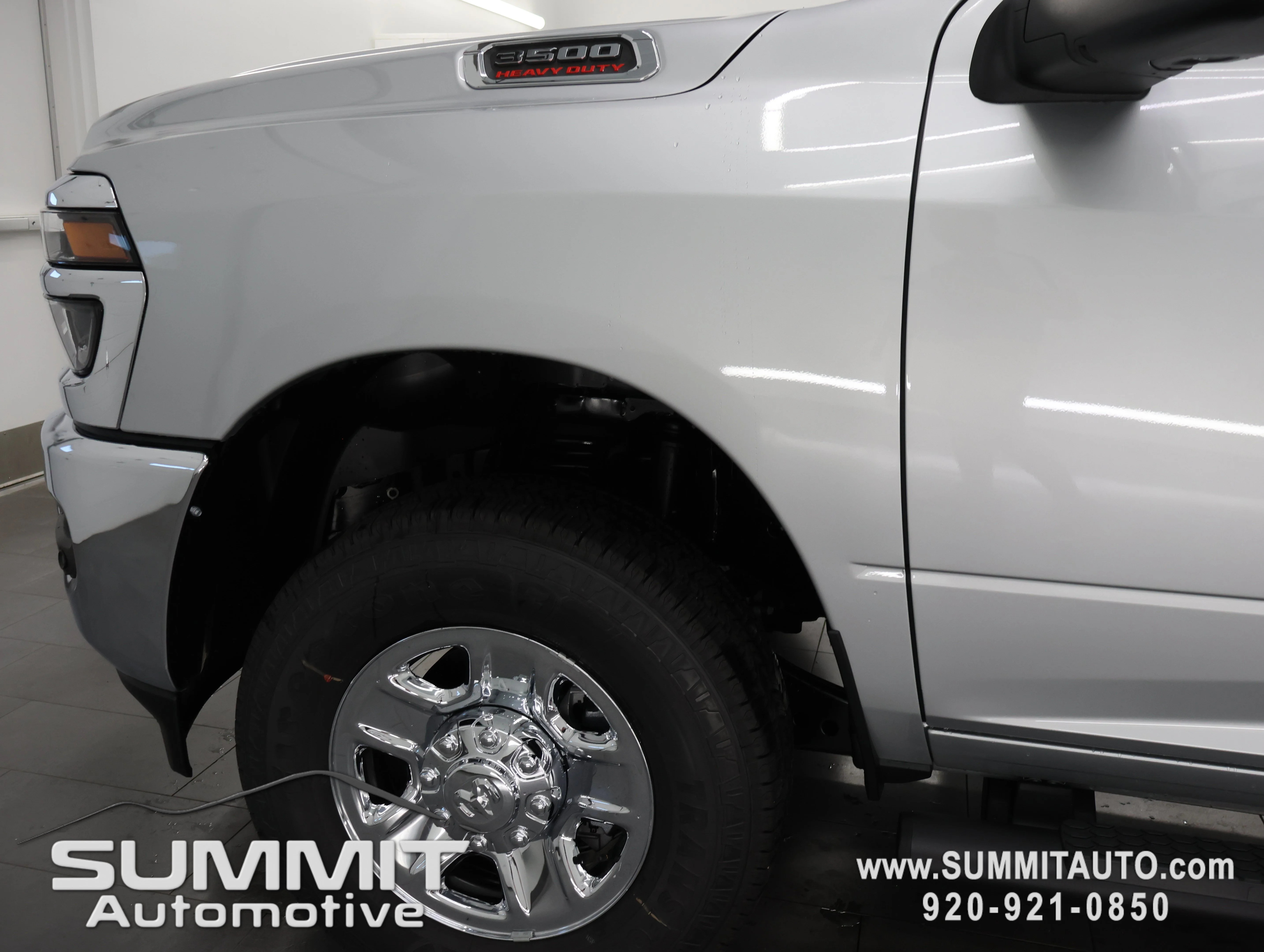 New 2026 Silver-Zynith Exterior Paint RAM Tradesman image 33