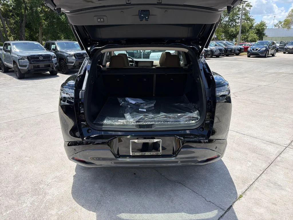 New 2026 Super Black Nissan Platinum image 33