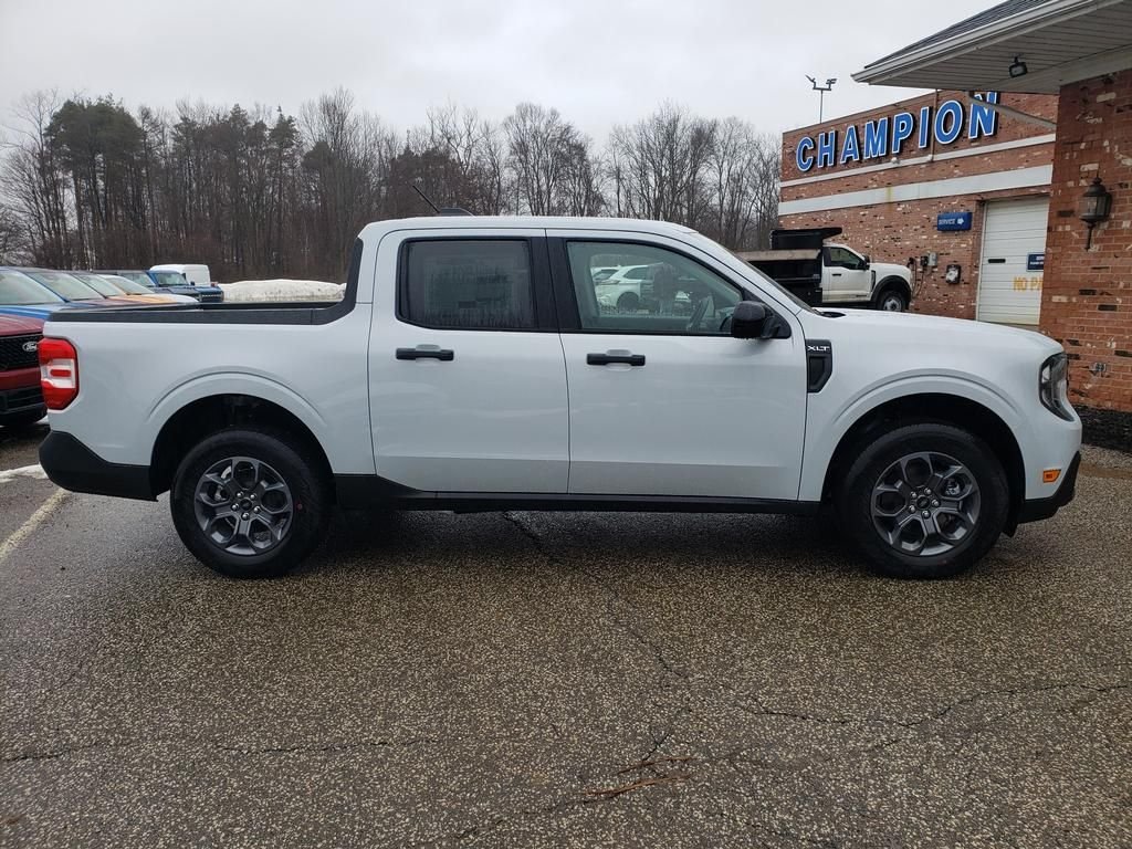 New 2025 Space White Metallic Ford XLT image 2