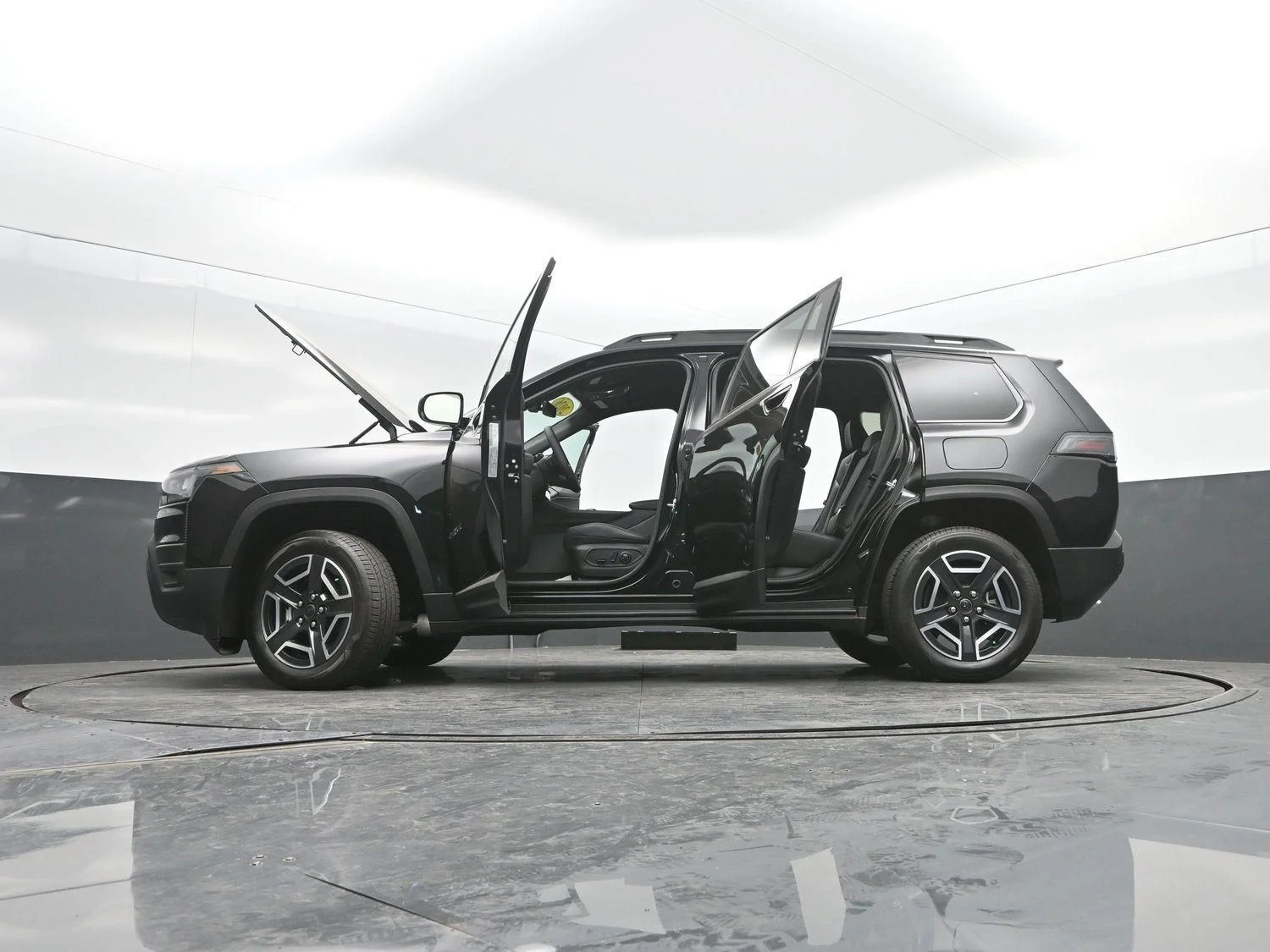 New 2026 Diamond Black Crystal Pearl-Coat Exterior Paint Jeep Limited image 51