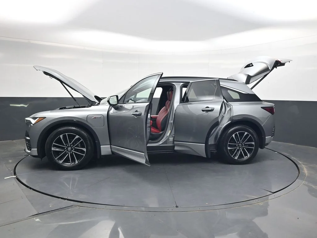 Used 2024 Mercury Silver Metallic Acura Base image 41