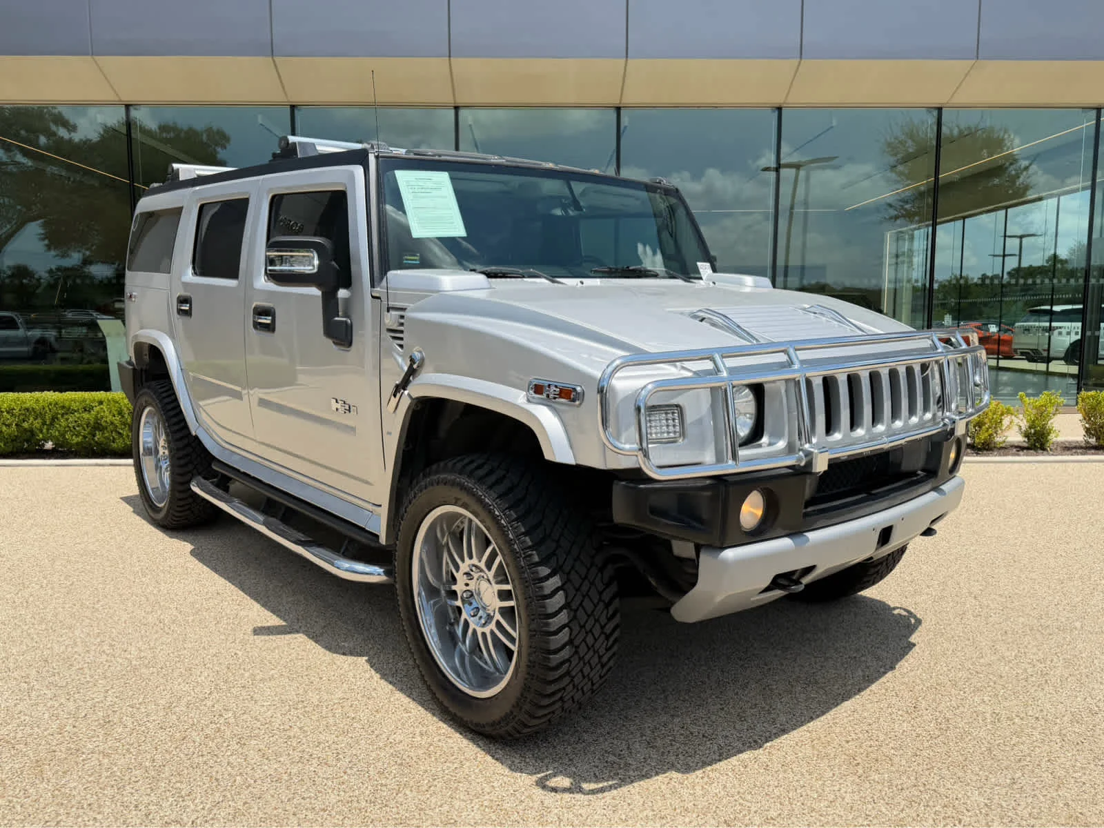 Used 2009 Silver Ice Metallic HUMMER SUV Luxury image 3