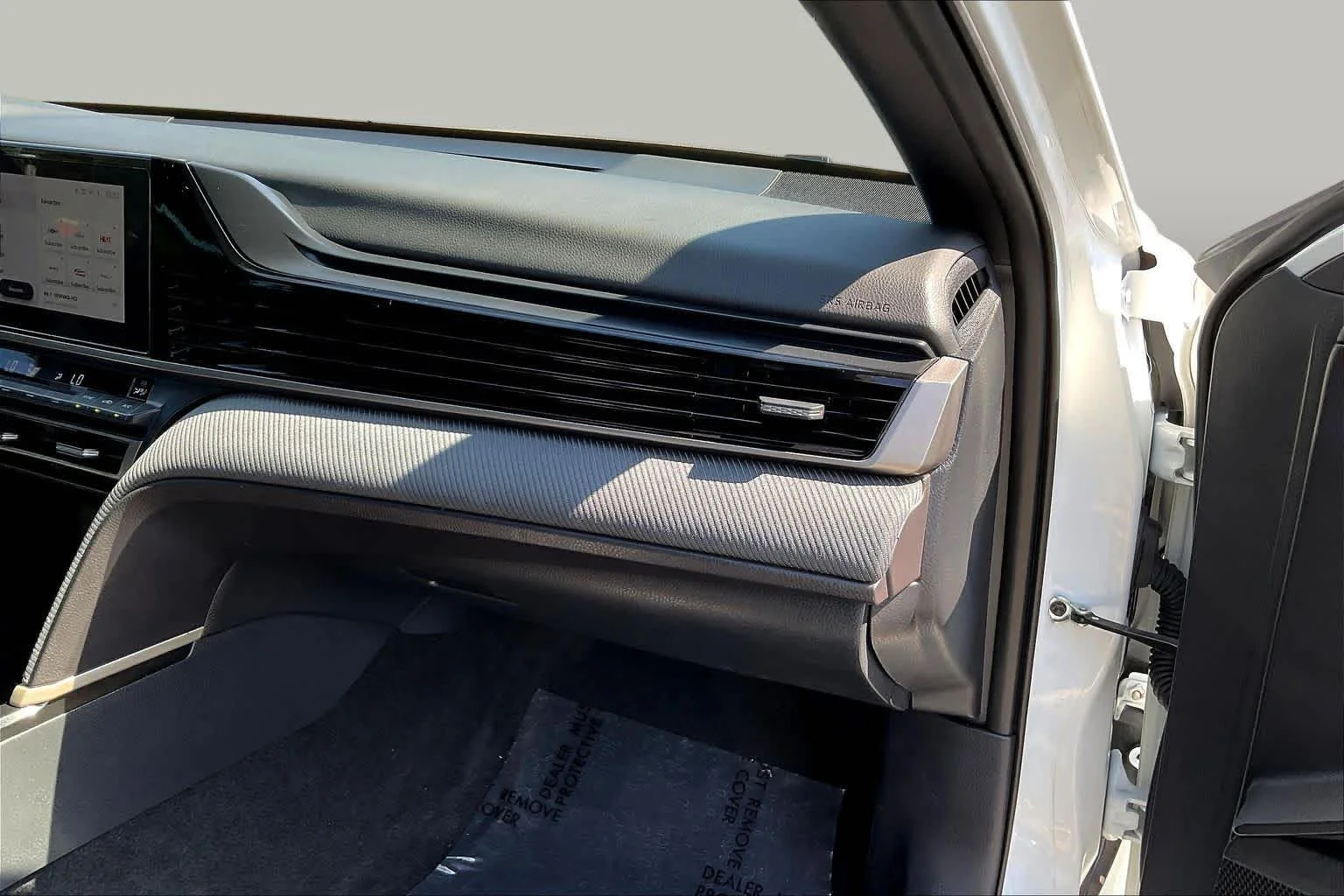 Used 2025 Ice Cap Toyota SE image 19