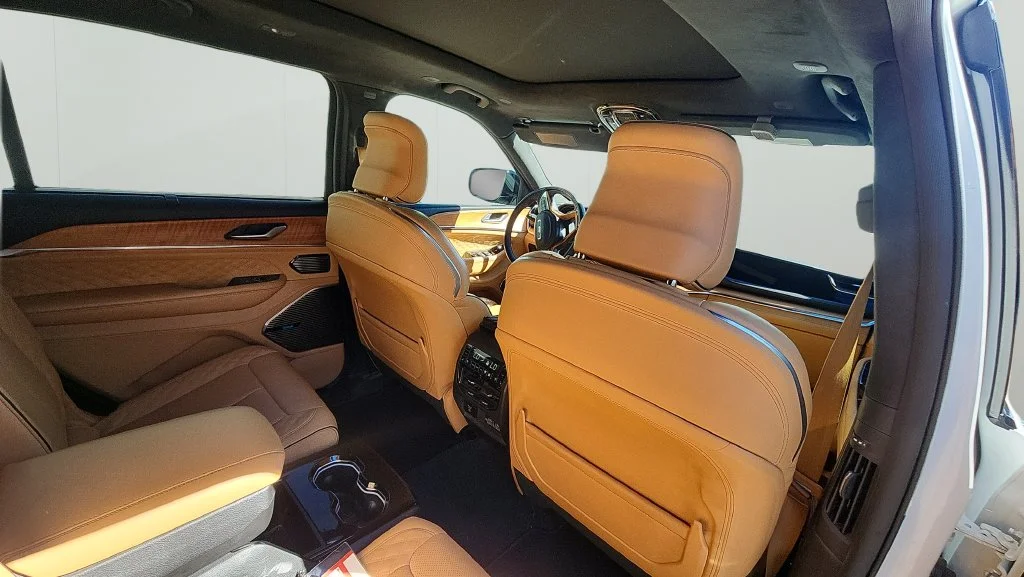 Used 2023 White Jeep Summit image 11