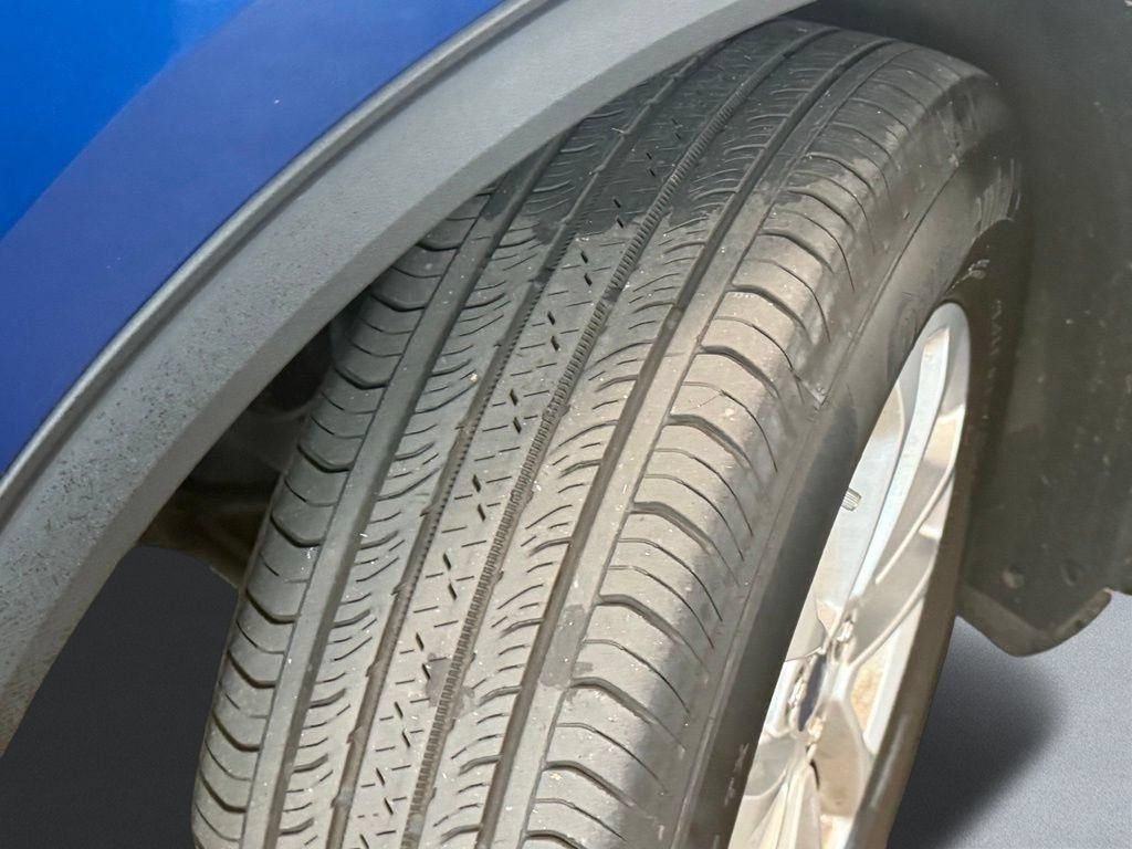 Used 2022 Blue Ford SE image 20