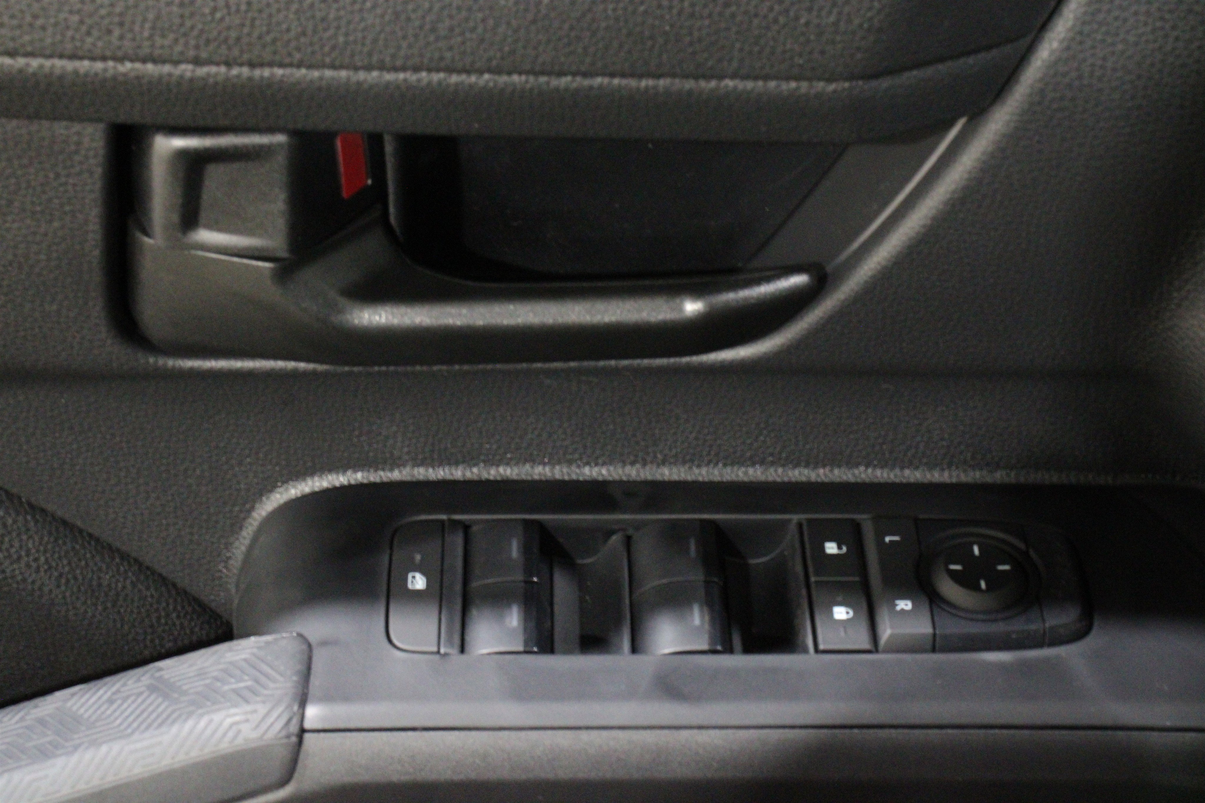 2026 Toyota Tacoma SR5 - Photo 7