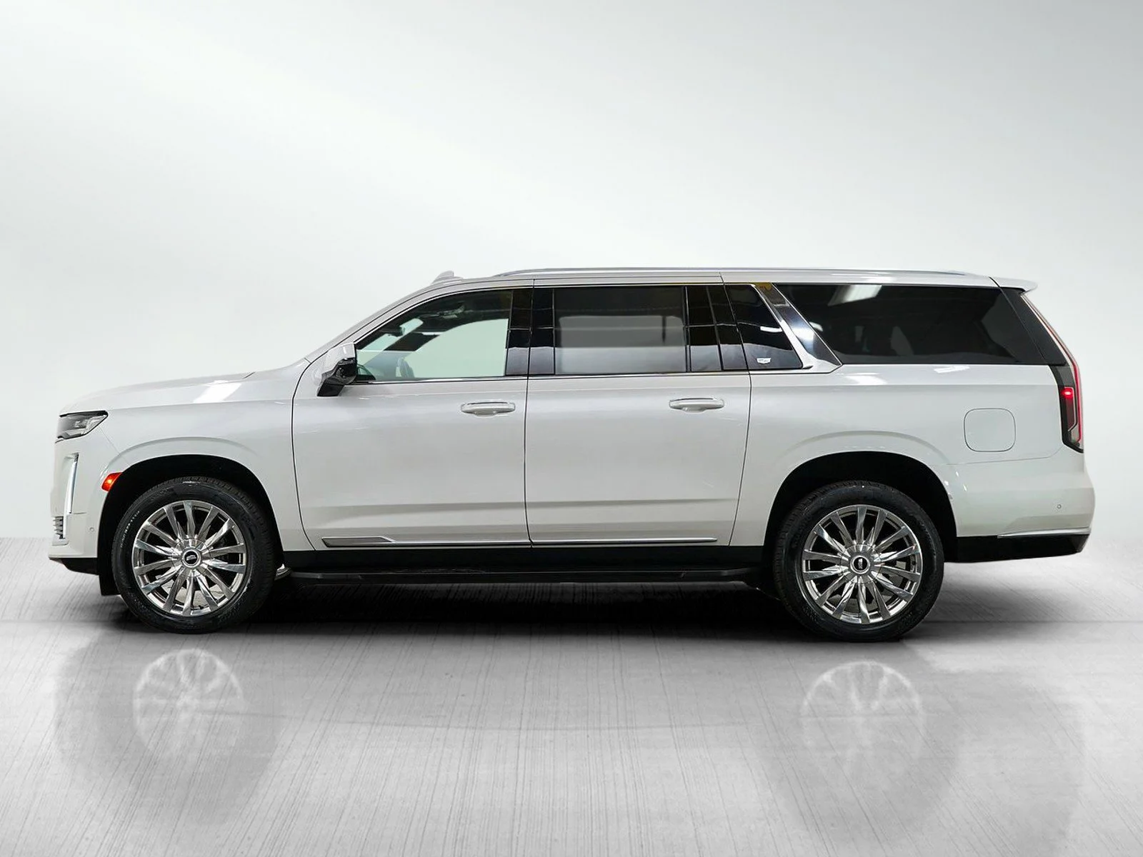 Used 2021 Cadillac Escalade ESV Premium Luxury with VIN 1GYS4KKL4MR345222 for sale in Wayzata, Minnesota
