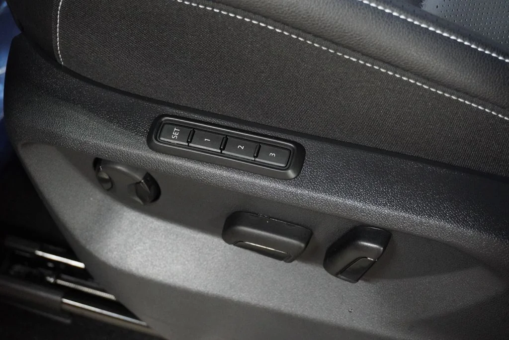 New 2026 Deep Black Volkswagen 2.0T SEL R-Line Black image 28