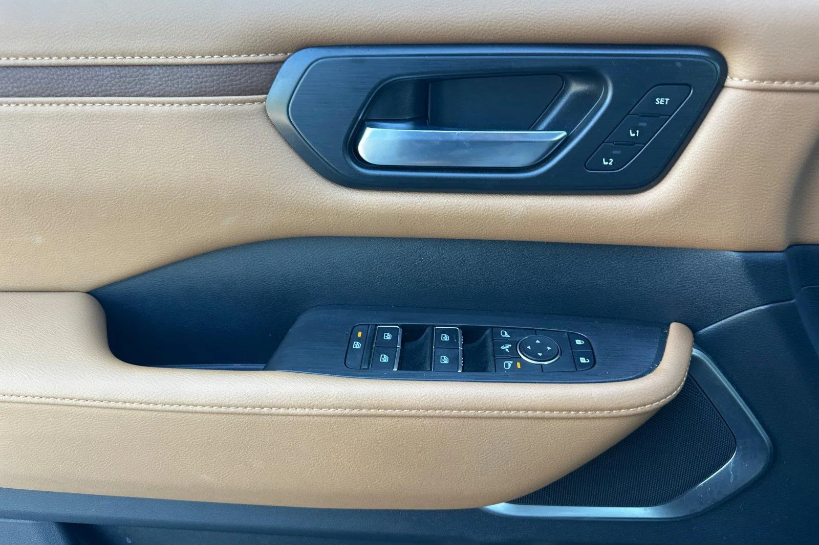New 2025 Everest White Pearl Nissan Platinum Reserve image 11