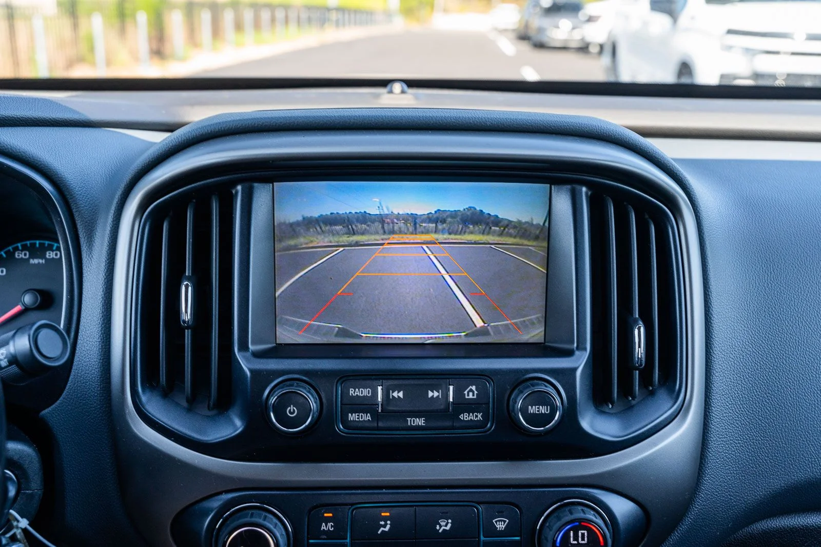 Used 2015 Silver Chevrolet Z71 image 26