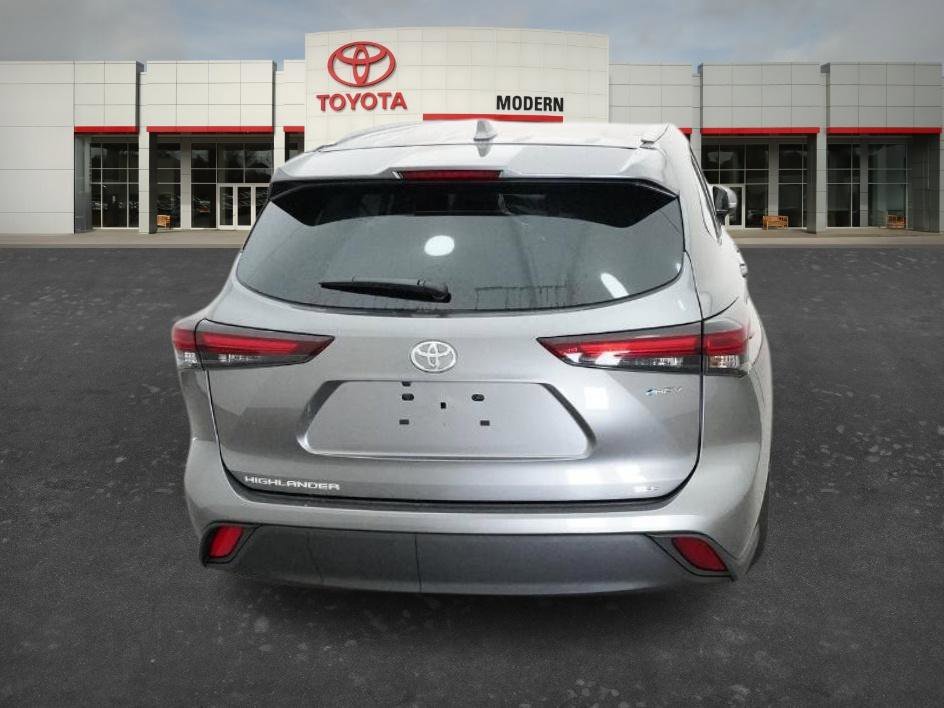 New 2026 Heavy Metallic Toyota Hybrid XLE image 22