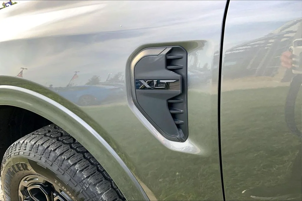 Used 2025 Gray Ford XLT image 4
